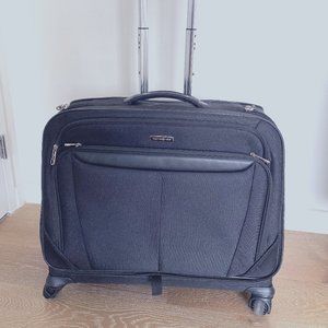 Samsonite 4 Wheels Spinner Garment Bag